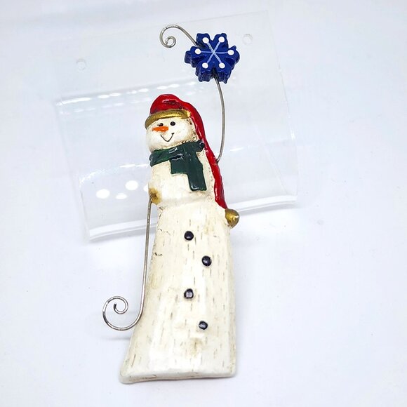 Vintage SNOWMAN with Wire Arms Holding a Snowflake Resin Pin Brooch - Picture 5 of 10